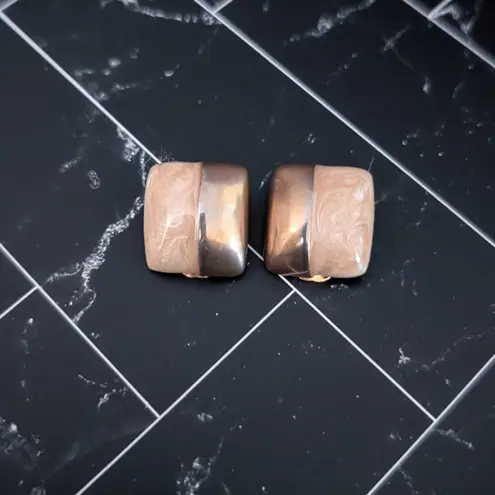 Vintage Clip On Earrings Swirly Light Peach Tones & Metallic Square