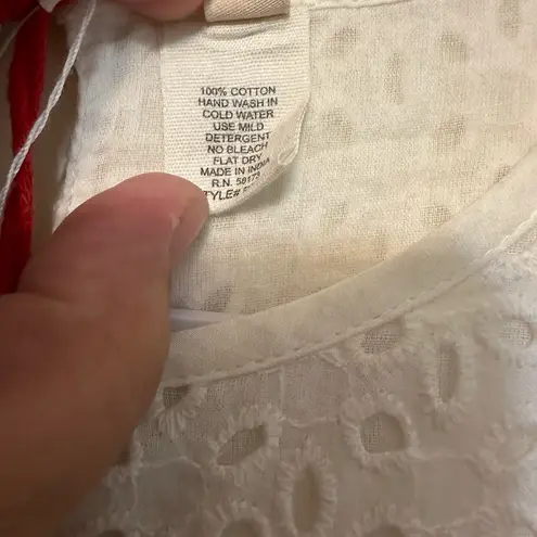Raga NWT Boho White Ruffle Eyelet Sleeveless Top Size Medium