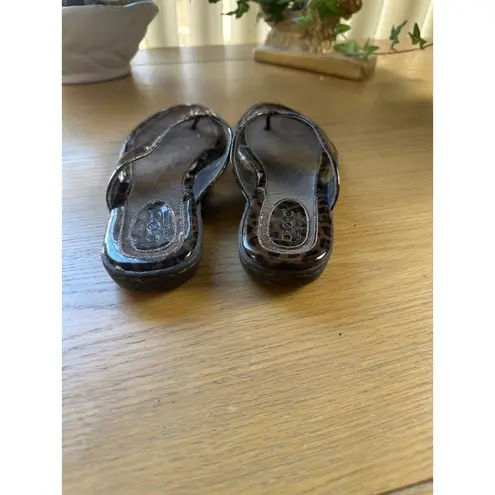 B.O.C. Size 6 Leopard Print Patent Leather Thong Flip Flops Brown Black
