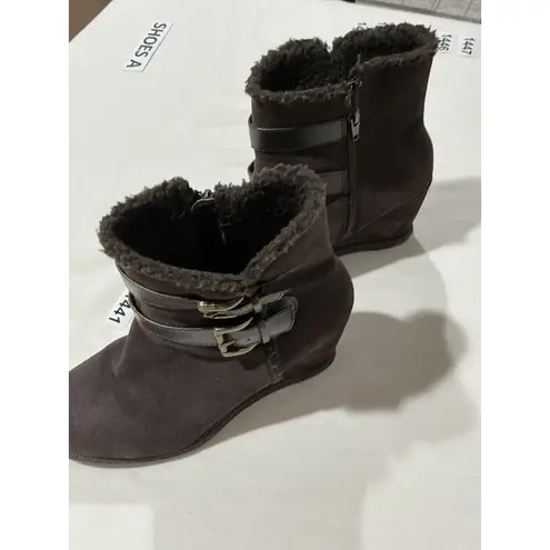 Womans Solesenseability 9m Brown Suede Side Zip Wedge Heel Bootie Size 9