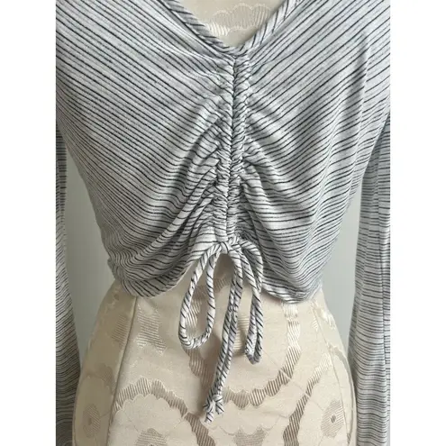 North End Long Sleeve Striped V-Neck Crop Top Medium