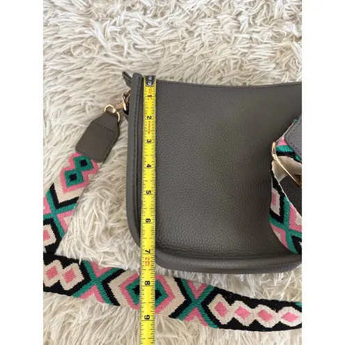 Montana West Gray Pebble Grain Crossbody Bag With Colorful Geometric Strap - Image 4
