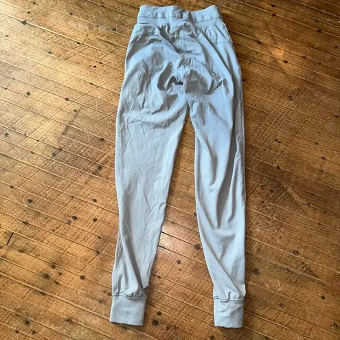 Zyia Ascend light gray XS athletic weekender joggers