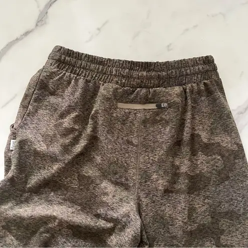 Feat FlowTech Roam Jogger Camo size Small Outdoor Activewear sporty athleisure Green