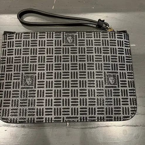 Anne Klein NWOT  Black & Gray Wristlet. Brand new, never used.