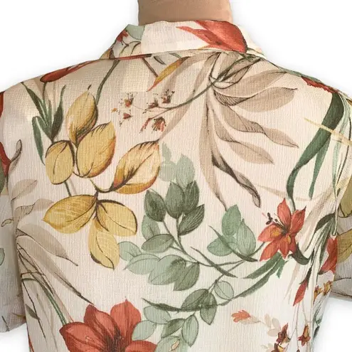 Alfred Dunner Vintage Top Short Sleeved Crinkled Fabric Tonal Tan Flower Detail