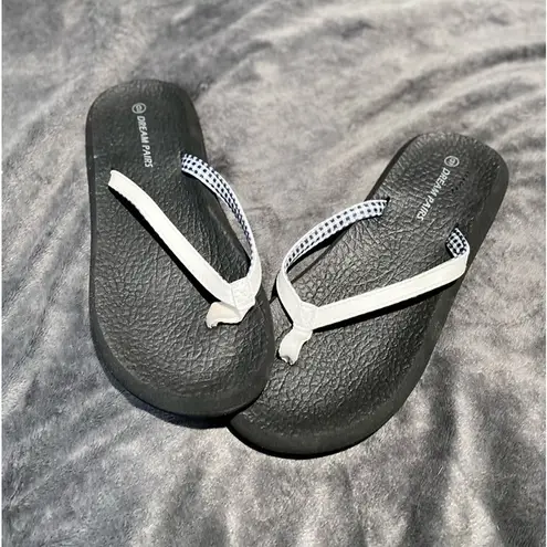 Dream Paris NWOT DREAM PAIRS Women’s Size:9 White flip flops Arch support.