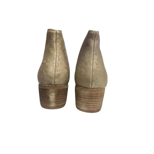 Boutique by Corkys Wayland Tan Metallic Cutout Ankle Boots Size 11 Western Rodeo Gold