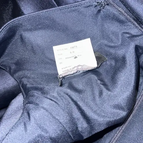 Alfred Sung NEW Bow Detail Sleeveless Satin Twill
Trumpet navy blue Gown Sz 6