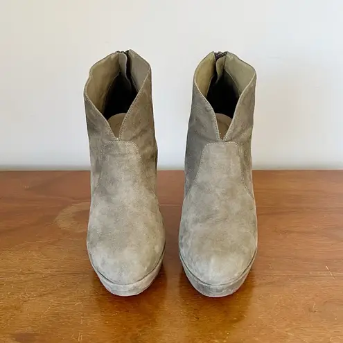 Alexandre Birman • Suede Booties platform stiletto heeled ankle boot olive green