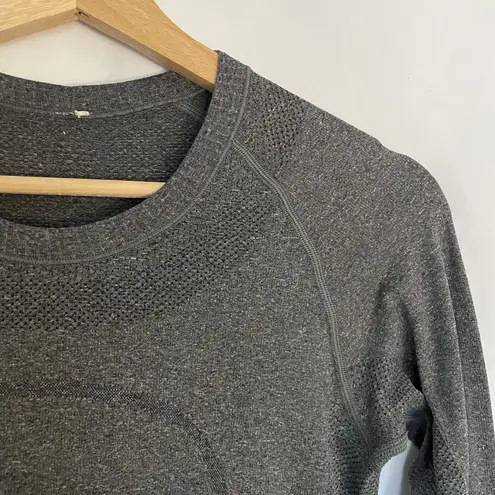 Lululemon  Athletica gray long sleeved shirt knit design running compression