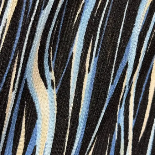 JM Collection Women’s Chic Modern Abstract Blue Black Blouse Stretchy Knit Chic Shirt Large