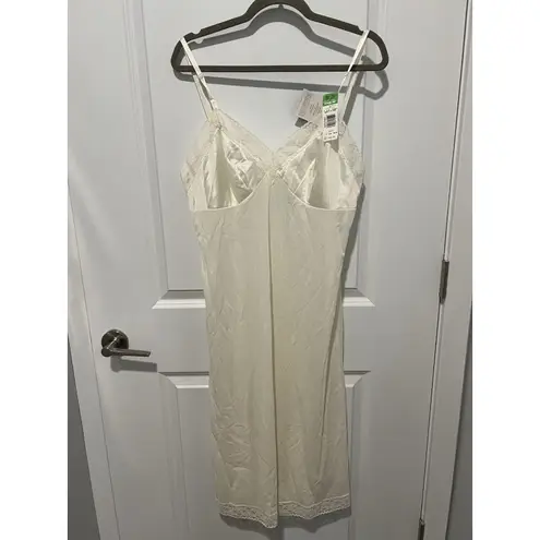Vanity Fair Vintage 80s Nylon Full Slip Gown Lace Bodice Cream Sz 38 NWT