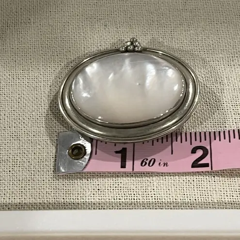 VTG Silver Tone Mother Of Pearl Brooch Pin With Hook Wedding Party Anniversary White