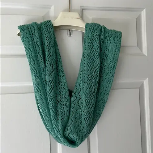 Green Knitted Infinity Scarf with Textured Pattern