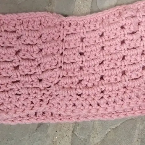 HAND Crocheted Light Pink Infinity Scarf Soft Yarn Girly Warm Bubblegum open