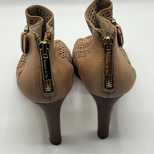 Louise et Cie Olivia Sz 5.5 Perforated Open Toe Heels Tan Sandals
