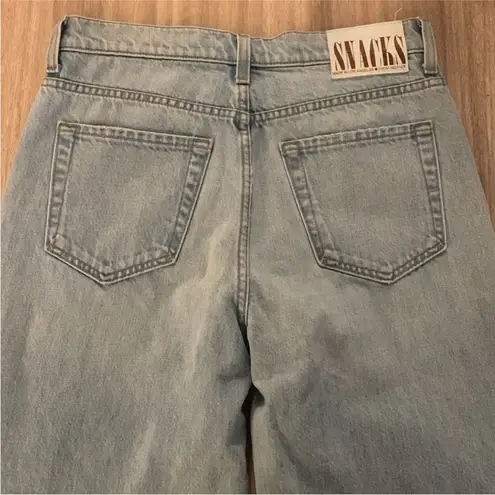 SNACKS from Mother The Fun Dip Puddle Sliced Size 25 Mid Rise Loose Light Wash Blue