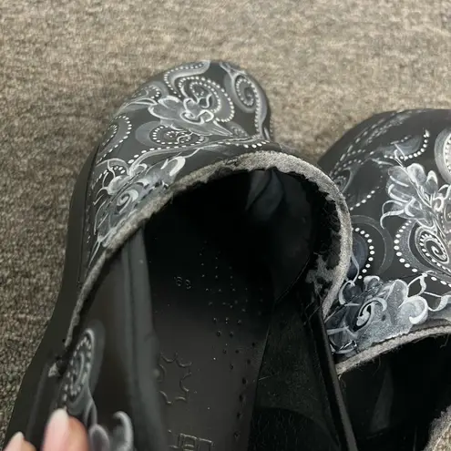 Dansko Black Hand Painted Floral Professional Clogs Size 39 EU