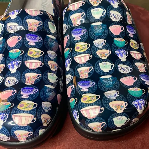 Alegria NWT Teacup Patent Slip-On
Nurse Clogs EU 42 / US 11.5