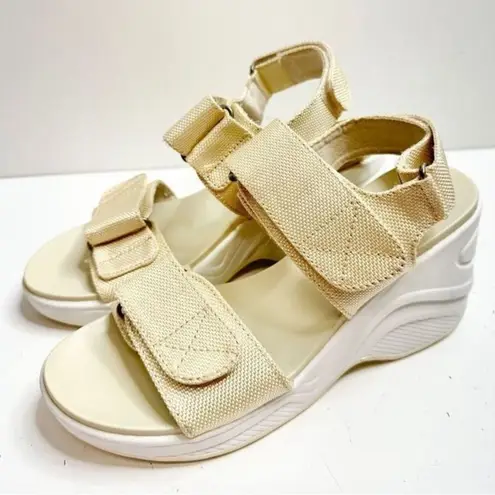 Blondo Wedge Sandals Size 7 Adjustable Straps Comfort Casual Beige Waterproof