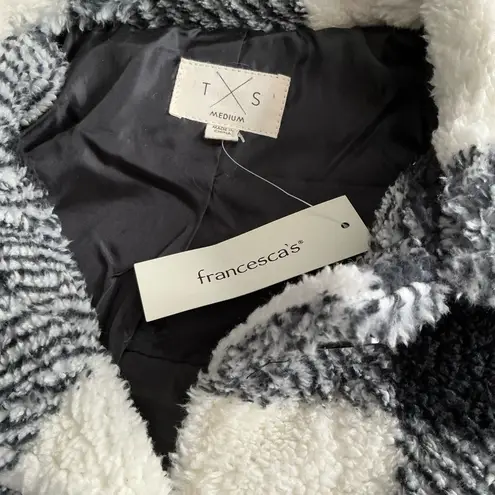 Comfy warm jacket NWT🖤🤍🖤🤍 Black Size M