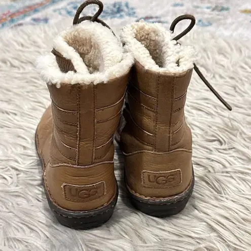 UGG  Caspia 1932 Tan Leather Lace Up Ankle Sheepskin Warm Boots Womens Sz 8