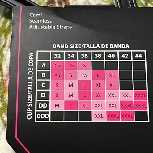 No Boundaries  Cami medium v-neck lounge line seamless adjustable straps