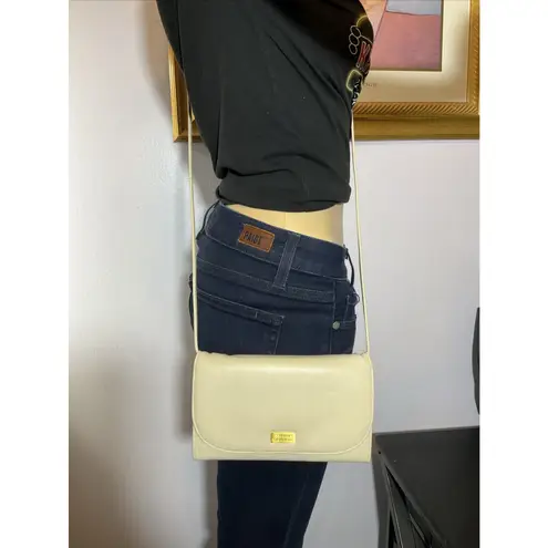 Stone Mountain Cream Crossbody Wallet/Purse Gold Hardware With Check Book