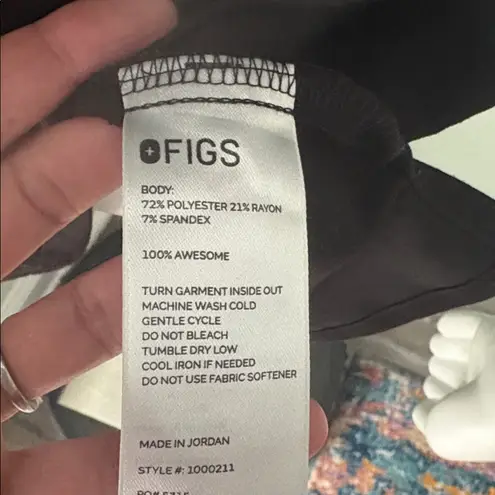 FIGS  Scrubs Black Top Technical Collection Catarina Top size Medium