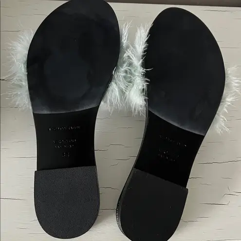 Avec Modération Feather