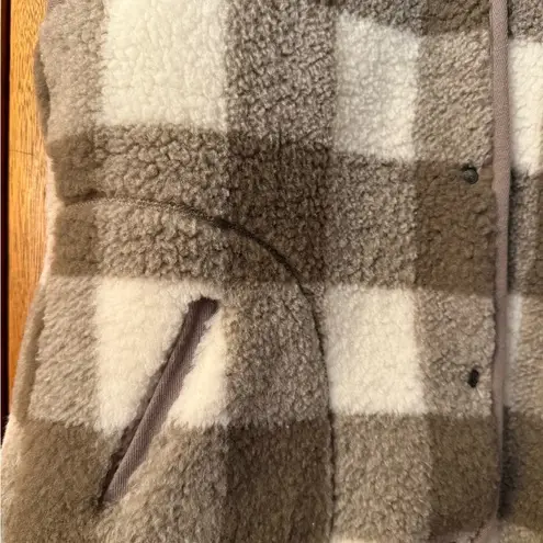 Woolrich NWOT- Buffalo Plaid Snap Fleece Vest Women's Large Deep Pile Brown Cream