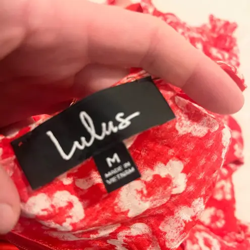 Lulus Lulu’s red deep V short sleeve floral mini dress! Size medium!