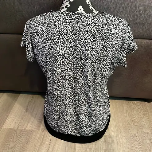 Van Heusen Black & White Animal Print Short Sleeve Top Size Medium