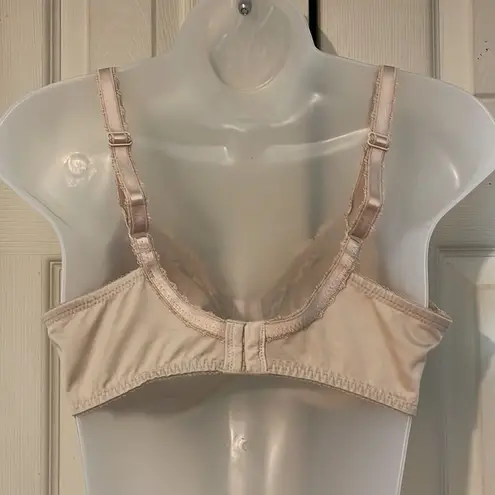 Wacoal Vintage 1990s Beige Underwire Bra Lace Trim 36D