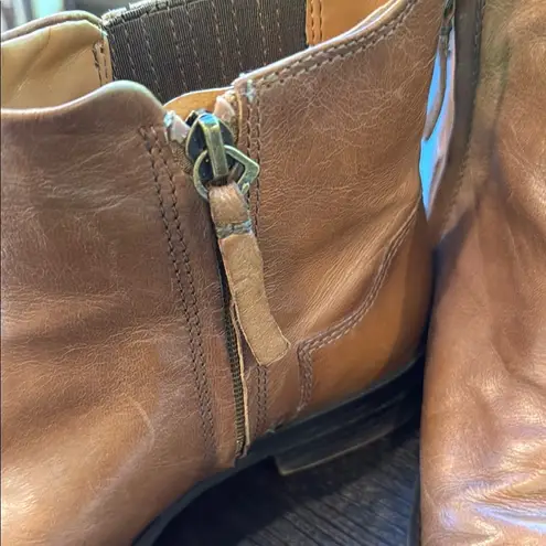 Franco Sarto  Brown Leather Ankle Boots size 6.5 runs a little more like a 7