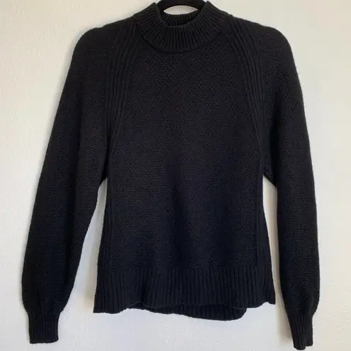 Everlane  The Stroopwafel Cashmere Turtleneck Sweater in Black