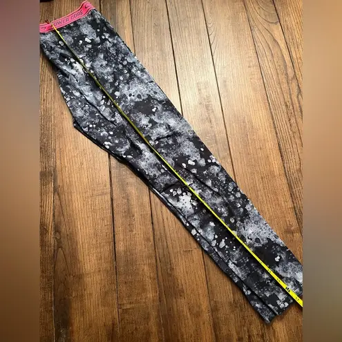 C9 Power Core Fleece Lined Base Layer leggings Sz L gray snow camo/ pink EUC Size L