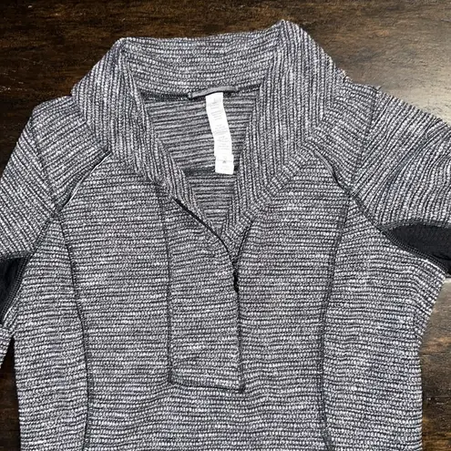 Lululemon Authentic  Black/Gray Half-zip Pullover - Size 6