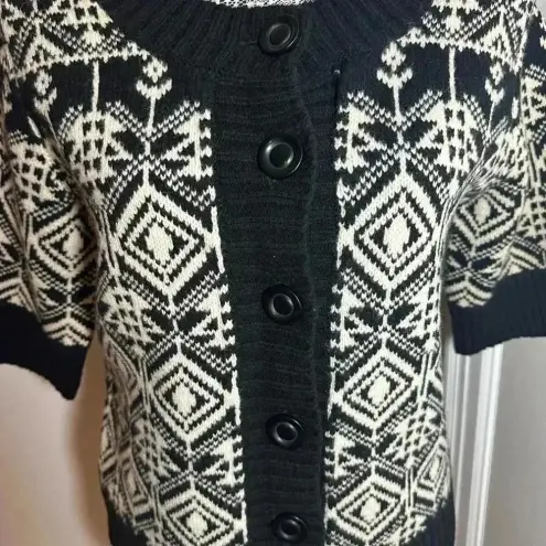 Jillian Jone Thick Wool Short Sleeve Sweater Black/ Off White. Sz: S Aztec print Black