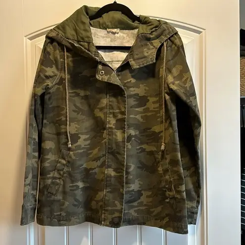 Hem & Thread Camo jacket