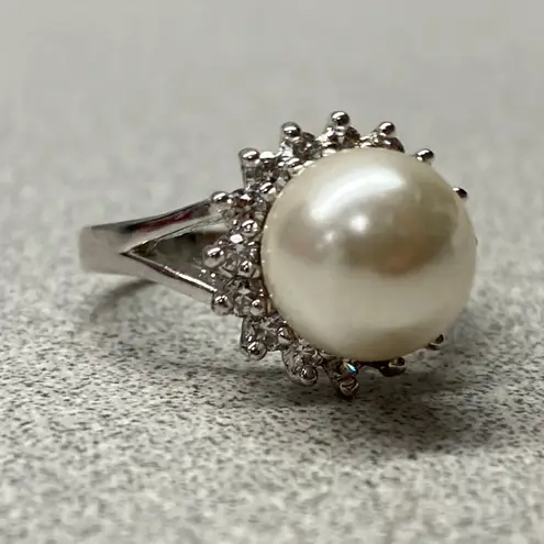 Silver Tone Elegant Pearl Halo Crystal Accents Classic Design Cocktail Ring Sz 7 White