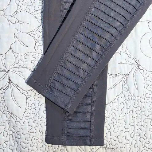 Alo Yoga ALO High-Waist Moto Work out Legging in Anthracite/Anthracite Glossy Sz M