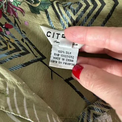 Citron 100% Silk Floral Print Short Sleeve Button Down Blouse Sage Green Medium