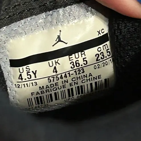 Nike  air jordan 1 retro carmine mid top shoes sneakers women’s 6 = 4.5Y