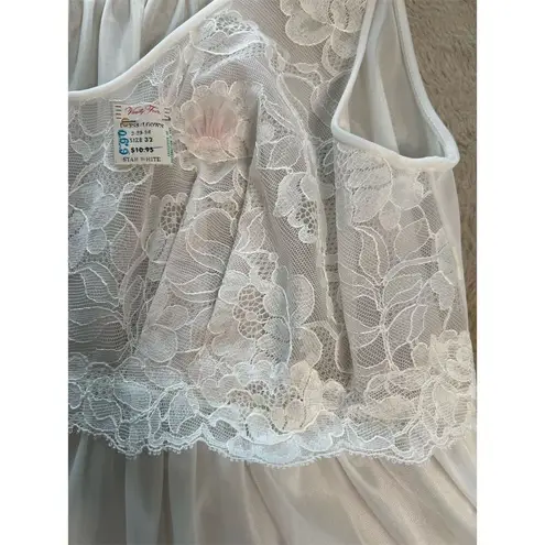 Vanity Fair Vintage Floral Lace Wedding Gown Women's Size 32 Standard White