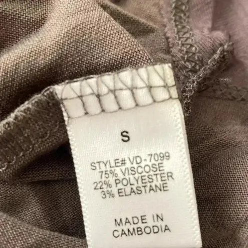 Zenana Outfitters 🆕Gray V-Neck Short-Sleeve Curve-Hem pocket Dress S🆕