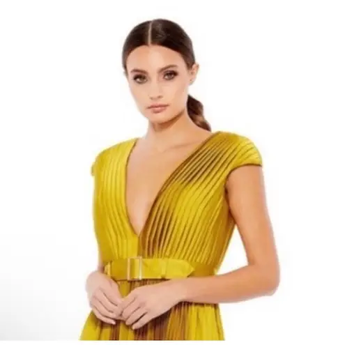 Mac Duggal NWT Pleated Cap Sleeve Belted ALine Dress 26483 Chartreuse Sz 10 $338