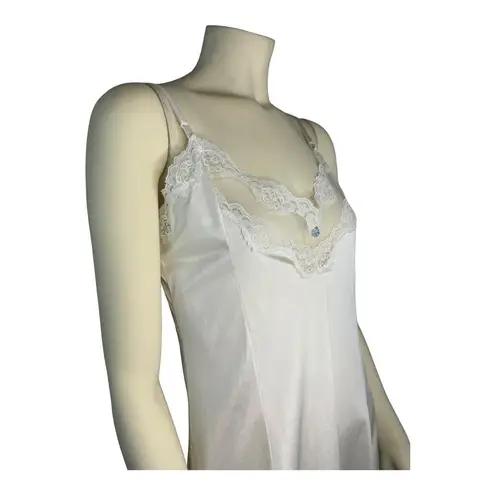 Vintage Melody Lingerie full slip with lace in white size 38 Size M