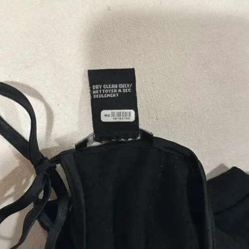 Theory  WOMENS soft sweater black color 94% wool